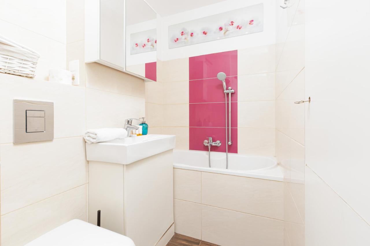Apartments Warsaw Grzybowska by Renters Zewnętrze zdjęcie